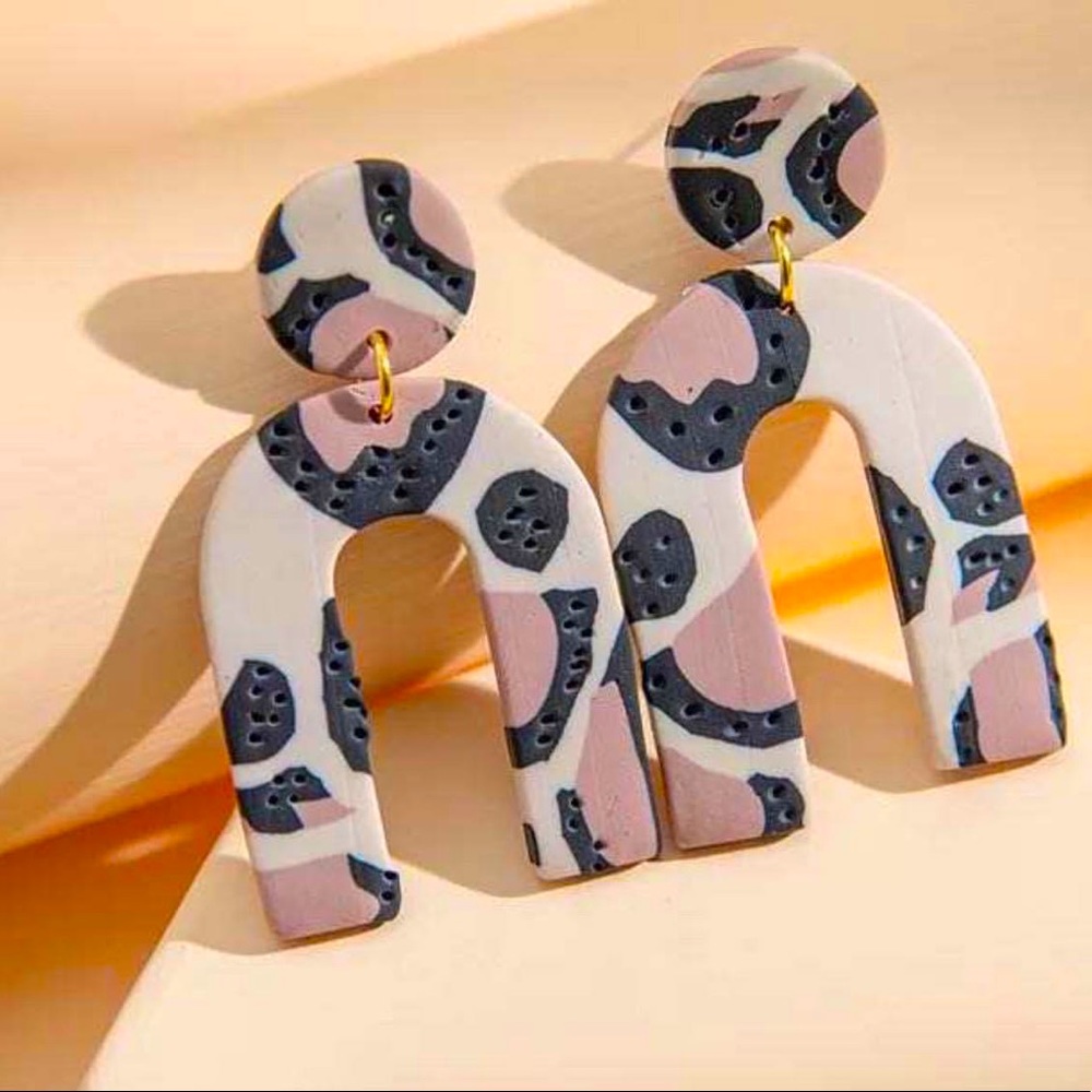 NEW!! Boutique Women’s Leopard U Shaped Earrings